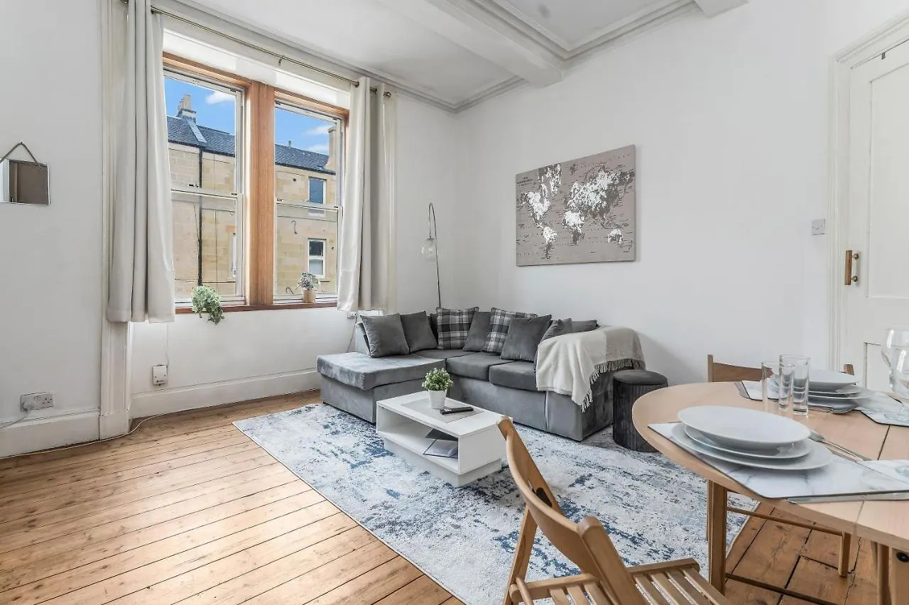 Apartment Central City Centre 2 Bedroom Flat - Close To Haymarket Train Station. Edinburgh