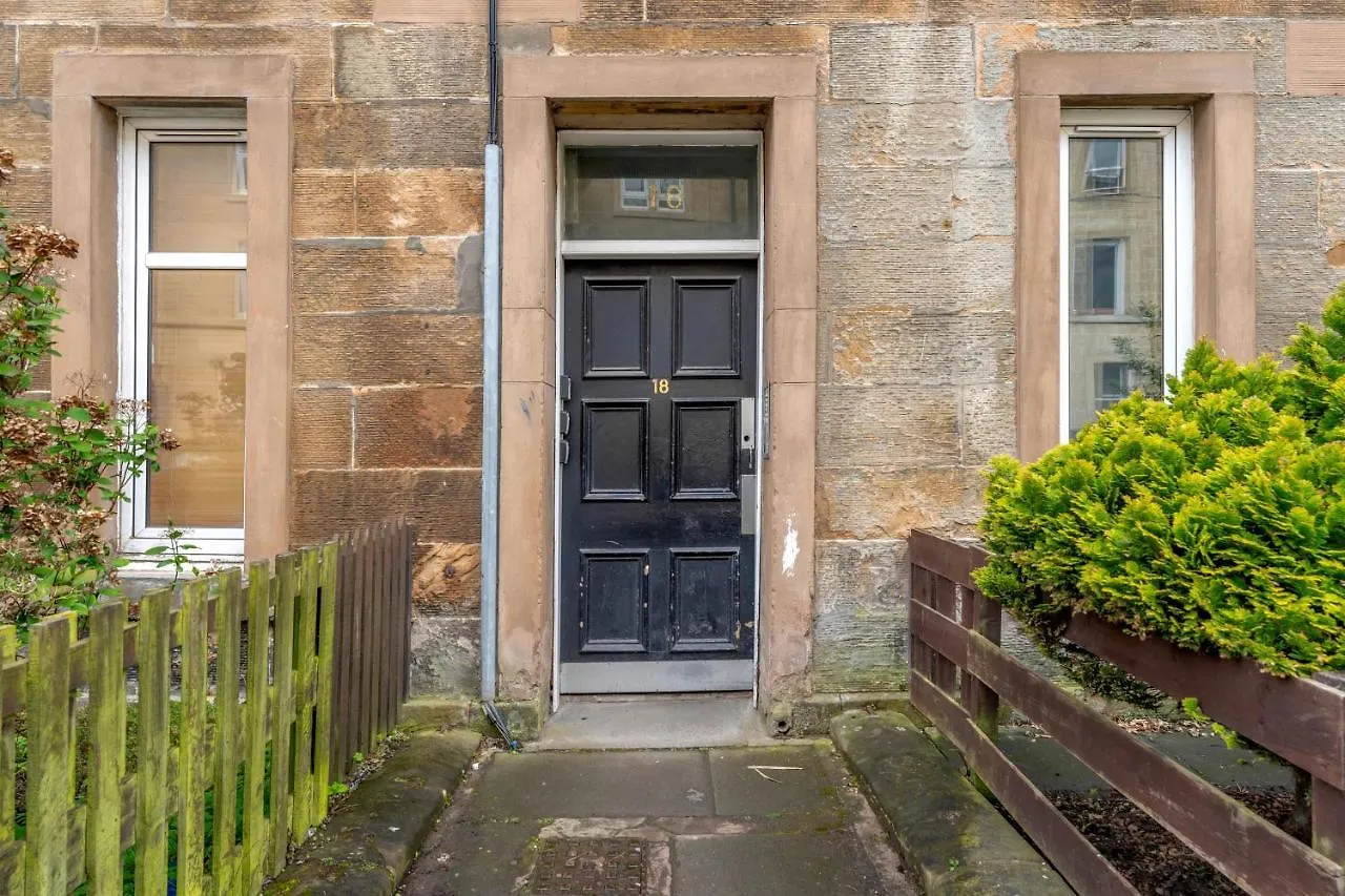Central City Centre 2 Bedroom Flat - Close To Haymarket Train Station. Edinburgh 0*,  United Kingdom
