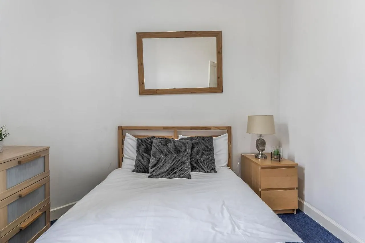 Apartment Central City Centre 2 Bedroom Flat - Close To Haymarket Train Station. Edinburgh United Kingdom
