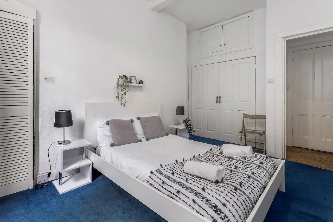 Apartment Central City Centre 2 Bedroom Flat - Close To Haymarket Train Station. Edinburgh